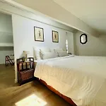 Center Suite